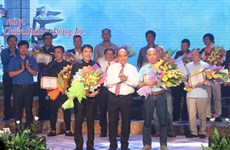 越南政府总理阮春福出席“不死之花”艺术晚会