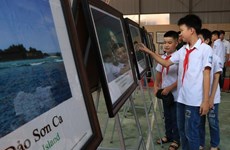 “黄沙与长沙归属越南—— 历史依据和法律证据”的地图和资料展在北件省举行
