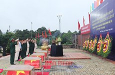 平福省举行在柬牺牲英烈遗骸安葬仪式