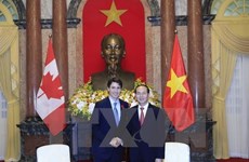 越南国家领导人就越南与加拿大建交45周年向加拿大领导致贺电