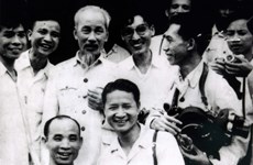“胡志明主席-越南民族解放英雄、杰出文化家”图片资料展在金瓯省举行