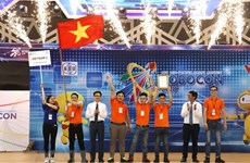 越南二号队在2018年亚太大学生机器人大赛夺冠