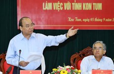 阮春福总理与昆嵩省领导举行工作会议