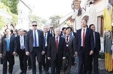 越共中央总书记阮富仲访问匈牙利圣安德烈市