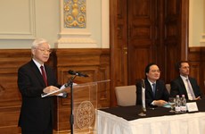 越共中央总书记阮富仲出席第二次越匈高校校长会议