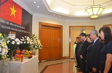  越南驻外大使馆为陈大光主席举行吊唁仪式 东盟秘书处下半旗致哀