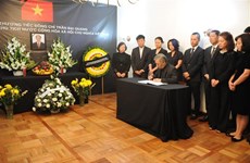 陈大光主席吊唁仪式在马来西亚、中国香港等国家和地区举行