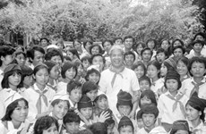老挝领导就原越共中央总书记杜梅逝世致唁电