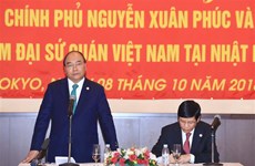 越南政府总理阮春福造访越南驻日本大使馆