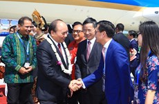 越南政府总理阮春福抵达印尼 出席东盟领导人见面会
