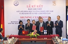 越南与芬兰签署科技与创新合作备忘录