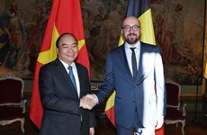越南政府总理阮春福同比利时首相夏尔·米歇尔举行会谈
