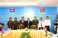 越南平阳省加强与柬埔寨两省的全面合作
