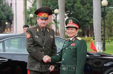 白俄罗斯国防部长开始对越南进行正式访问