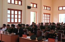 广南省为老挝色贡省军事指挥部边防部队进行业务培训