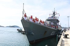 泰国海军舰艇访问越南富国岛