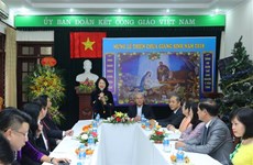 国家副主席邓氏玉盛走访慰问越南天主教团结委员会