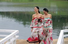宝禄丝绸和林同土锦时装秀在大叻市举行