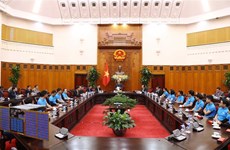 越南政府总理阮春福承诺为越南卫星研制创造一切便利条件