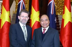 越南政府总理阮春福会见澳大利亚参议院议长