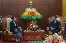 老挝华潘省代表团走访和平省并提前拜年