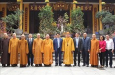 河内市人民委员会主席向越南佛教教会致以新春祝福