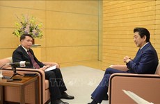 日本首相安倍晋三接受越通社社长独家专访   