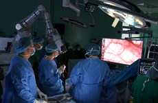 越南首次将机器人应用到脑部手术