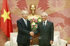 国会副主席汪周刘会见泰国最高法院代表团