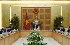 越南政府总理阮春福主持召开经济社会委员会会议