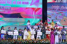 第六次胡志明市奥黛比赛:推广越南传统服装之美