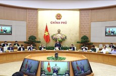 越南政府就制度建设问题召开专题会议  阮春福总理主持会议
