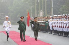 老挝人民军高级政治干部代表团对越南进行正式访问