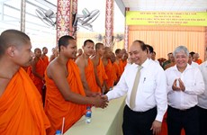 政府总理阮春福走访南宗高棉佛教学院