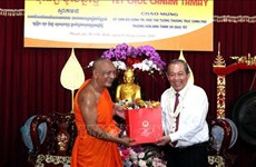 政府副总理张和平向胡志明市高棉族同胞和南宗僧尼佛子致以新年祝福