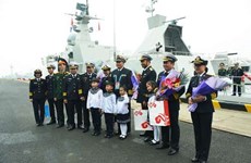 越南015号和011号舰艇抵达中国青岛参加多国海军活动