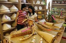 顺化传统手工艺业节：促进手工艺村复苏和发展 