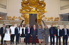 越南政府总理阮春福会见古巴通讯部部长