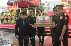 河静省为援老牺牲的越南志愿军和专家烈士举行追悼会和安葬仪式