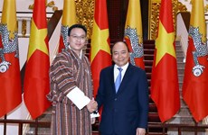 越南政府总理阮春福会见不丹国家委员会主席塔希·多吉