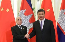中国与柬埔寨和新加坡加强合作关系