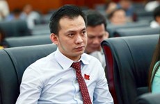 岘港市民运部常务委员会副主任阮伯景因违反《婚姻法》受到纪律处分