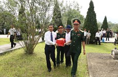清化省为18具在老挝牺牲的越南烈士遗骸举行追悼会和安葬仪式