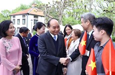 阮春福总理会见旅居瑞典越南人代表