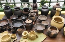力争将崑嵩省巴拿族的陶器打造成旅游产品