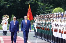 政府总理阮春福与亚美尼亚总理帕希尼扬举行会谈