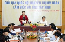 越南国会主席阮氏金银与西宁省骨干干部举行工作座谈会
