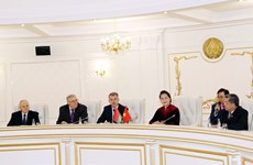 越南国会主席阮氏金银与白俄罗斯共产党领导人举行会谈