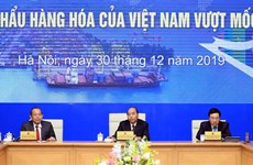  越南政府总理阮春福出席越南外贸进出口额达到5000亿美元的仪式