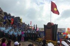 富安省举行2020新年升旗仪式并迎来新年首批游客